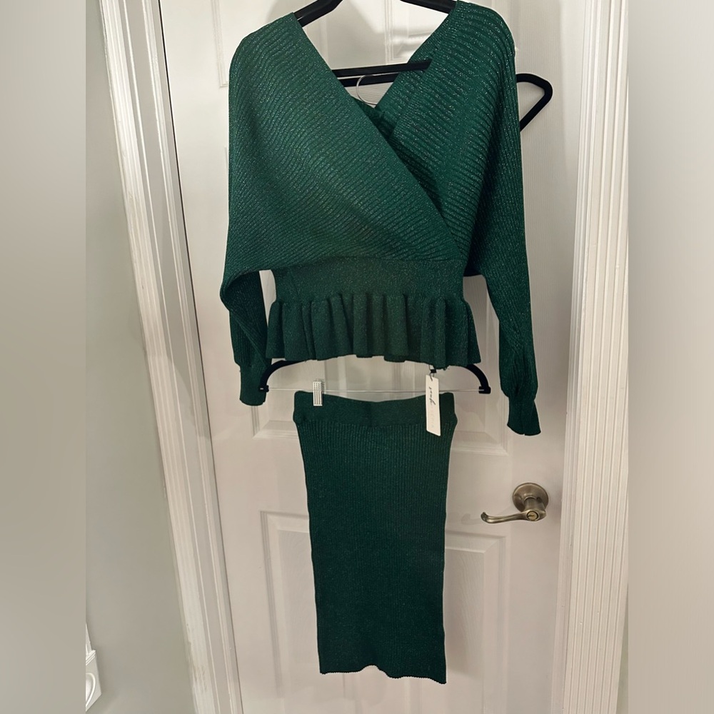NWT: Green Shimmer midi set